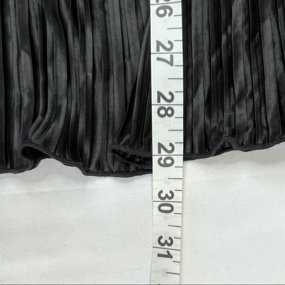 Vintage Torrid Black Crinkle One Shoulder Top Size 2 - Picture 9 of 12